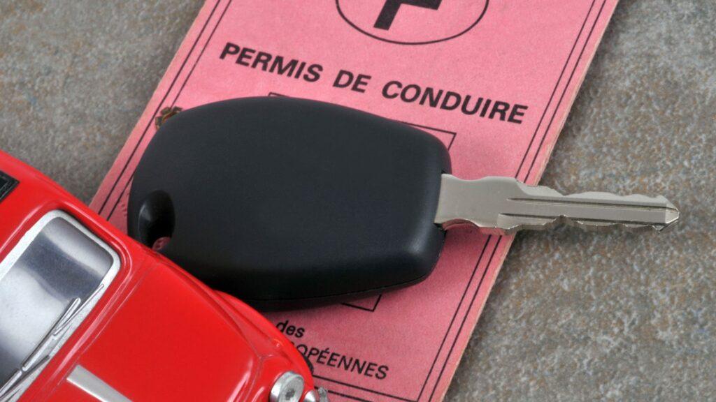 Image de cl&eacute; de voiture sur un permis
